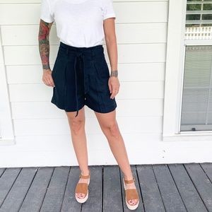 H&M~NAVY~HIGH-WASTED~SHORT WITH BELT~SIZE 6